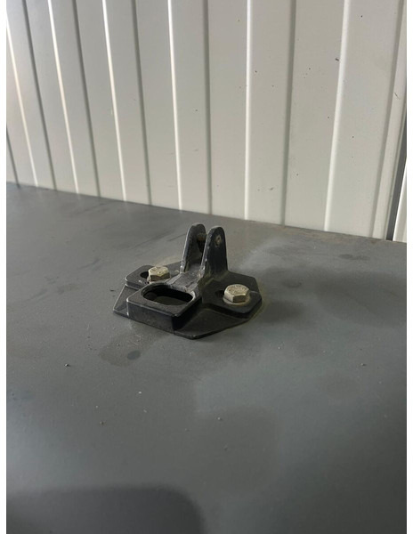 Liebherr A904C Li / A900C Li / A900C ZW / R904 / A900C Li / A900C / R900C Li / R904C - Capot: photos 3 Liebherr A904C Li / A900C Li / A900C ZW / R904 / A900C Li / A900C / R900C Li / R904C - Capot: photos 3