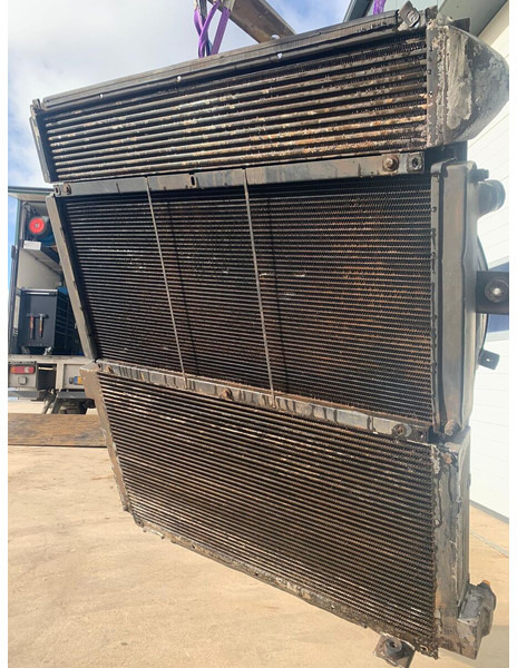 Liebherr A932 - Radiateur: photos 1 Liebherr A932 - Radiateur: photos 1