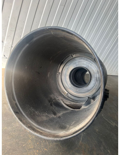 Liebherr R904 / A904C Li / A904 Li / A900C Li / A900C / R900C Li / R904C / R900C Li - Système d'admission d'air: photos 3 Liebherr R904 / A904C Li / A904 Li / A900C Li / A900C / R900C Li / R904C / R900C Li - Système d'admission d'air: photos 3