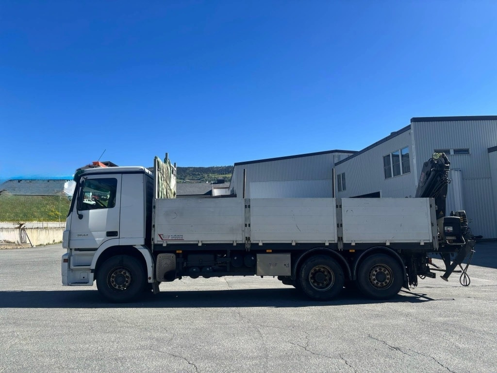 Mercedes-Benz ACTROS 2544 med HIAB 122-E-3 kran 12 tm - Camion grue: photos 2 Mercedes-Benz ACTROS 2544 med HIAB 122-E-3 kran 12 tm - Camion grue: photos 2