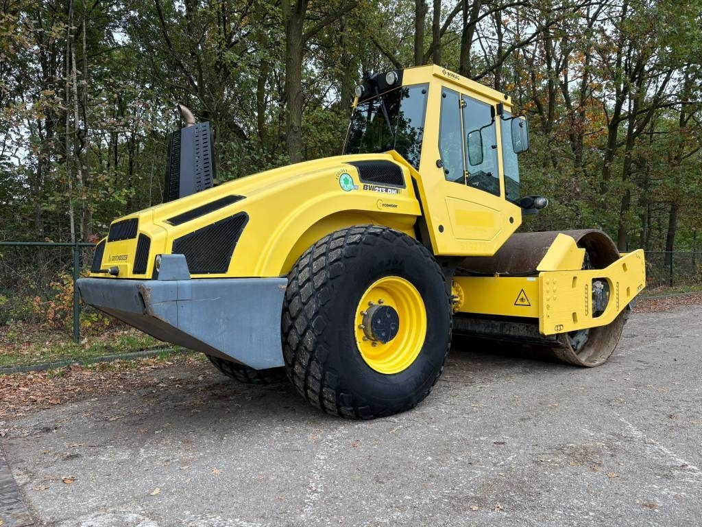 Bomag BW 213 D H-4 i - Compacteur à pieds de mouton/ Monocylindre: photos 4 Bomag BW 213 D H-4 i - Compacteur à pieds de mouton/ Monocylindre: photos 4