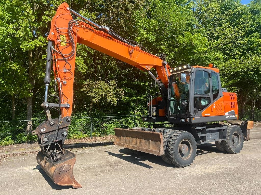 Doosan DX 165 W-5 - Pelle sur pneus: photos 1 Doosan DX 165 W-5 - Pelle sur pneus: photos 1