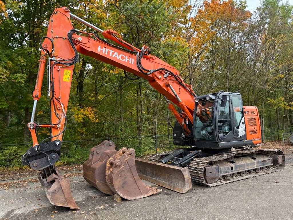Hitachi ZX 225 US LC-6  - Pelle sur chenille: photos 1 Hitachi ZX 225 US LC-6  - Pelle sur chenille: photos 1