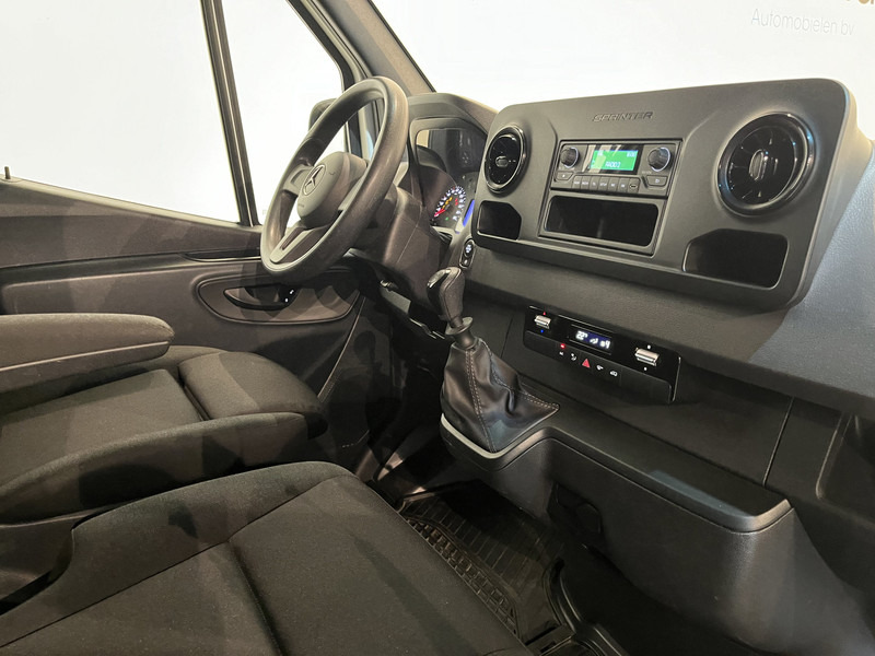 Mercedes-Benz Sprinter 315 CDI L2 RWD DC Dubbel Cabine Open Laadbak / Euro 6 / Trekhaak 3500 KG / Airco / 12.000 KM !! / BPM VRIJ !! - Utilitaire plateau, Utilitaire double cabine: photos 3 Mercedes-Benz Sprinter 315 CDI L2 RWD DC Dubbel Cabine Open Laadbak / Euro 6 / Trekhaak 3500 KG / Airco / 12.000 KM !! / BPM VRIJ !! - Utilitaire plateau, Utilitaire double cabine: photos 3