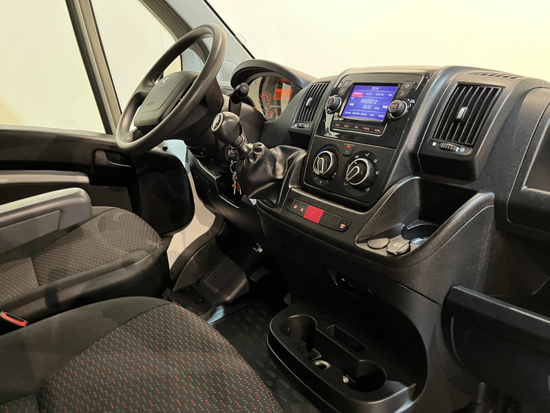 Peugeot Boxer 335 2.2 BlueHDi 165 L4 Bakwagen / Dhollandia Laadklep / Euro 6 / Airco / Cruise Control / 3-Zits / BPM VRIJ !! - Fourgon grand volume: photos 3 Peugeot Boxer 335 2.2 BlueHDi 165 L4 Bakwagen / Dhollandia Laadklep / Euro 6 / Airco / Cruise Control / 3-Zits / BPM VRIJ !! - Fourgon grand volume: photos 3
