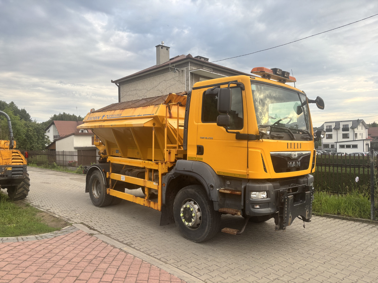 MAN TGM 18.250 4X4BB GRITTER/SPREADER/PLOUGH - Engin de déneigement: photos 2 MAN TGM 18.250 4X4BB GRITTER/SPREADER/PLOUGH - Engin de déneigement: photos 2