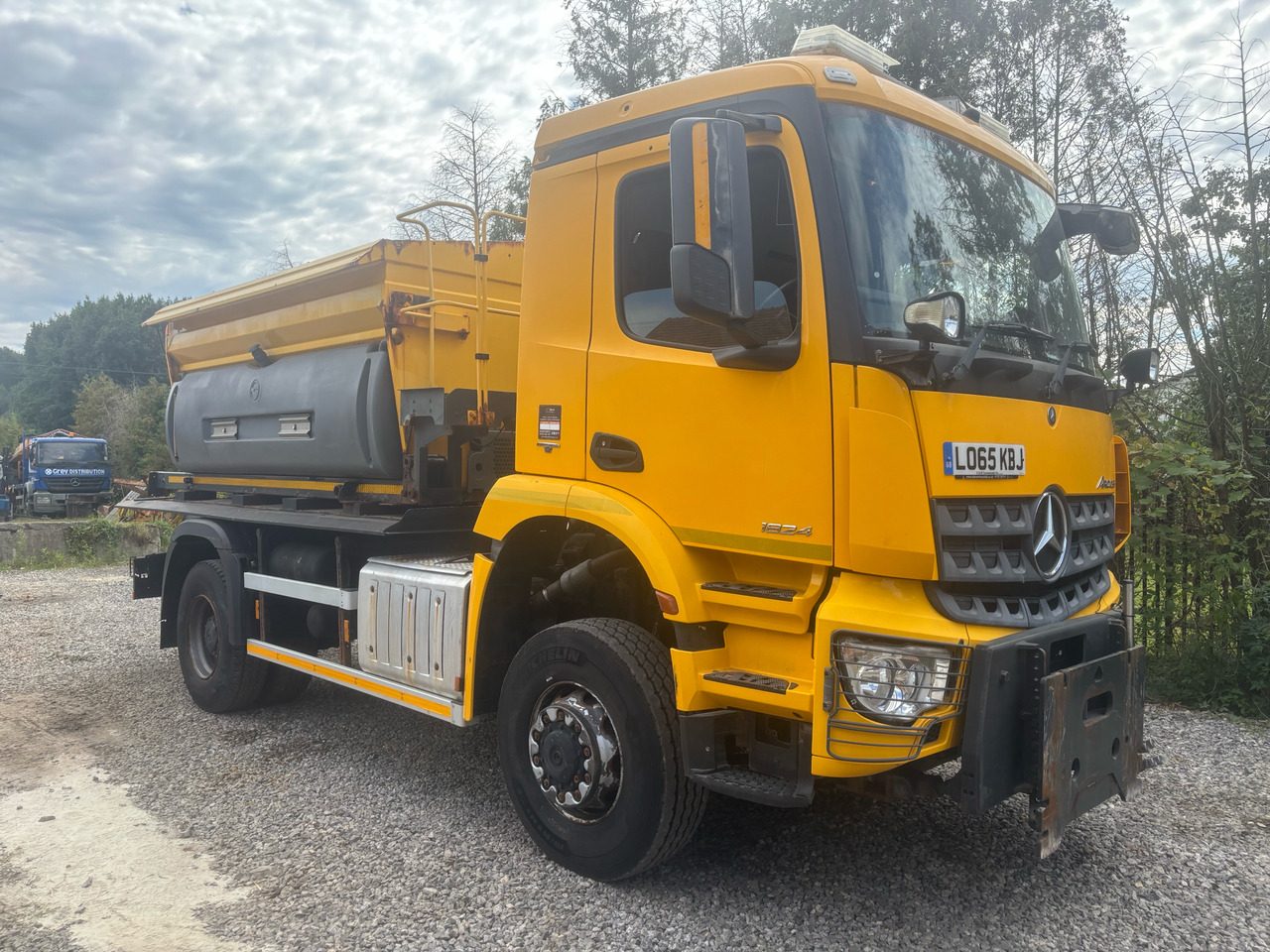 MERCEDES AROCS 1824 4x4BB  GRITTER/SPREADER/PLOUGH - Engin de déneigement: photos 4 MERCEDES AROCS 1824 4x4BB  GRITTER/SPREADER/PLOUGH - Engin de déneigement: photos 4