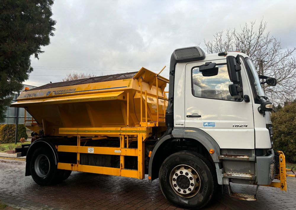 Mercedes-Benz Axor 4x2 piaskarka solarka econ schmidt 1824 e5 - Engin de déneigement: photos 4 Mercedes-Benz Axor 4x2 piaskarka solarka econ schmidt 1824 e5 - Engin de déneigement: photos 4