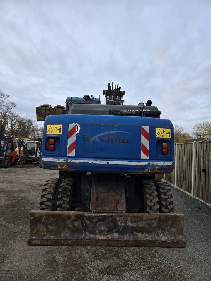 Komatsu PW 180-7EO - Pelle sur pneus: photos 3 Komatsu PW 180-7EO - Pelle sur pneus: photos 3