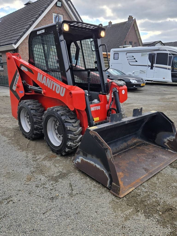 Manitou 1350 R - Mini chargeuse: photos 5 Manitou 1350 R - Mini chargeuse: photos 5