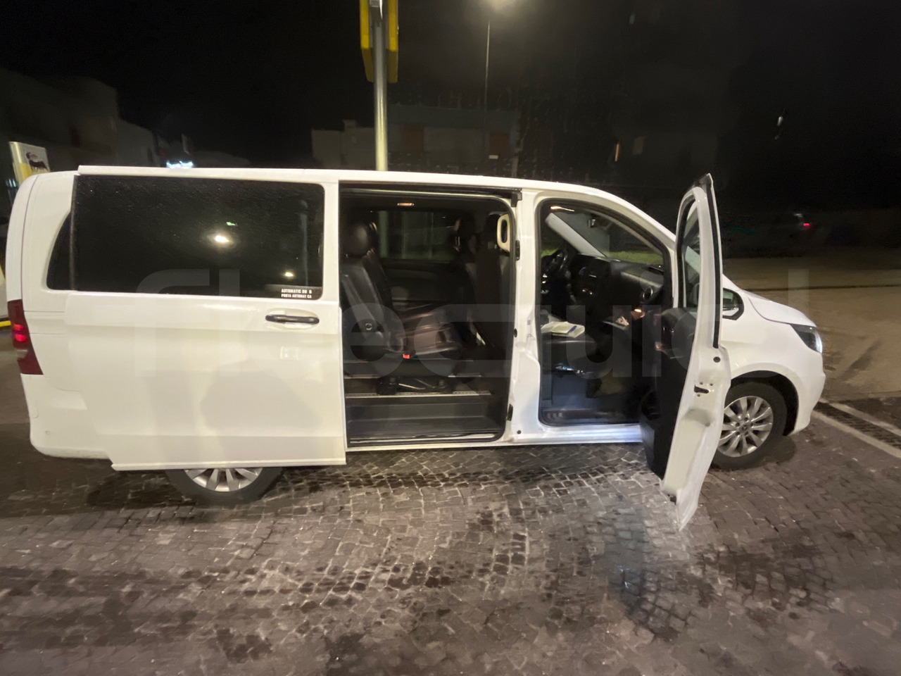 Autocar Mercedes-Benz Vito Tourer: photos 12