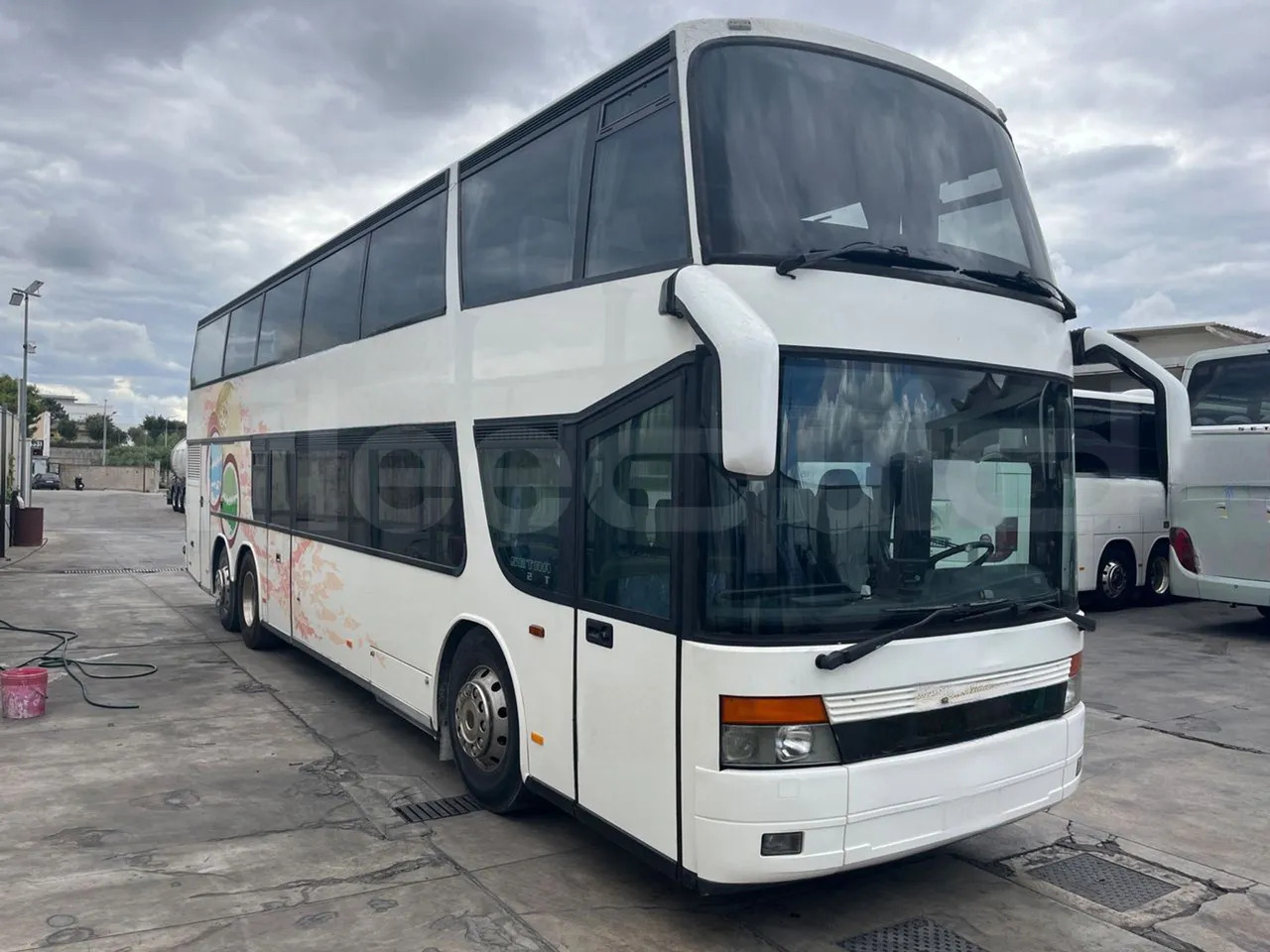Setra S328 - Autocar: photos 1 Setra S328 - Autocar: photos 1