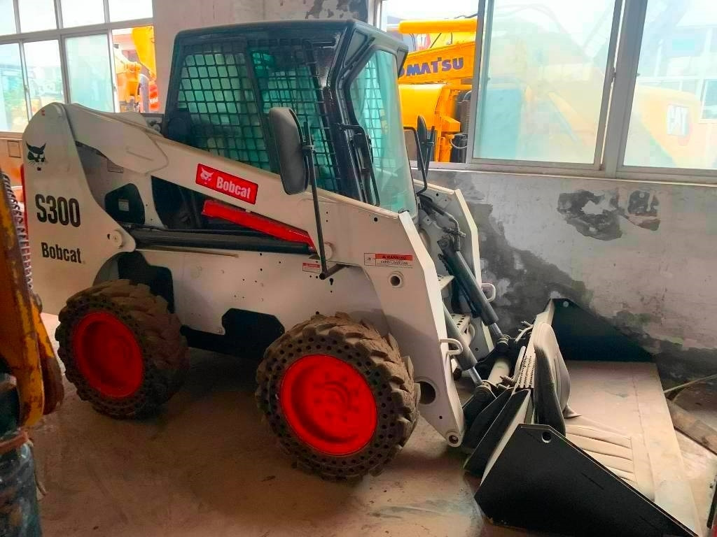 Bobcat S 300 - Mini chargeuse: photos 5 Bobcat S 300 - Mini chargeuse: photos 5