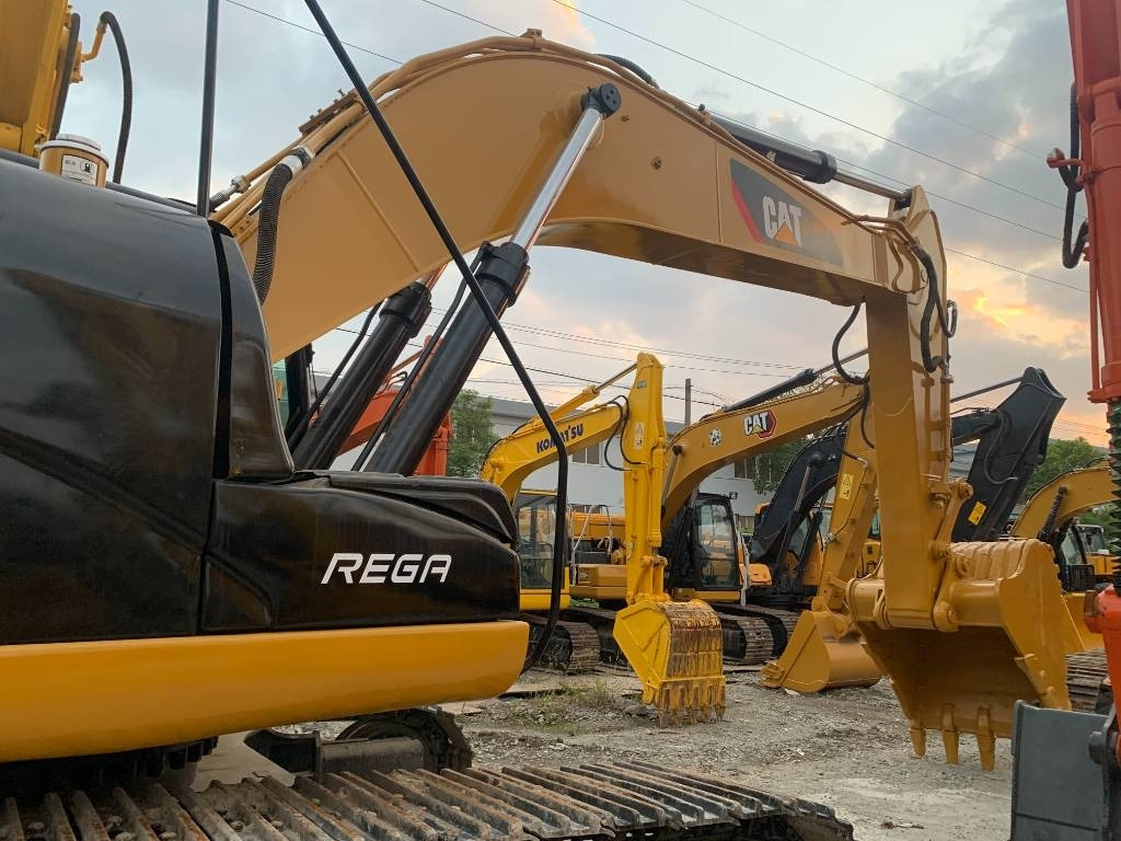 CAT 325 D - Pelle sur chenille: photos 2 CAT 325 D - Pelle sur chenille: photos 2