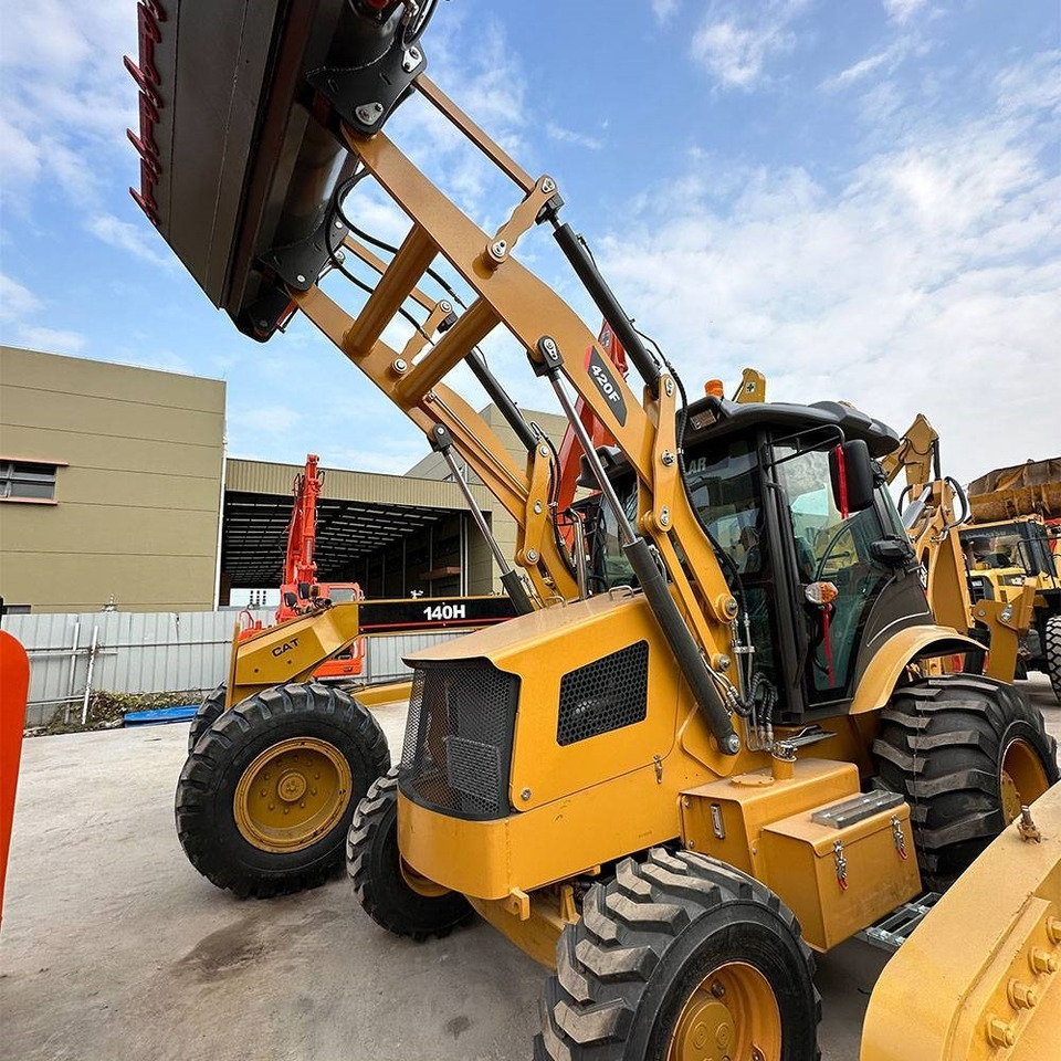 CAT 420 F - Tractopelle: photos 1 CAT 420 F - Tractopelle: photos 1