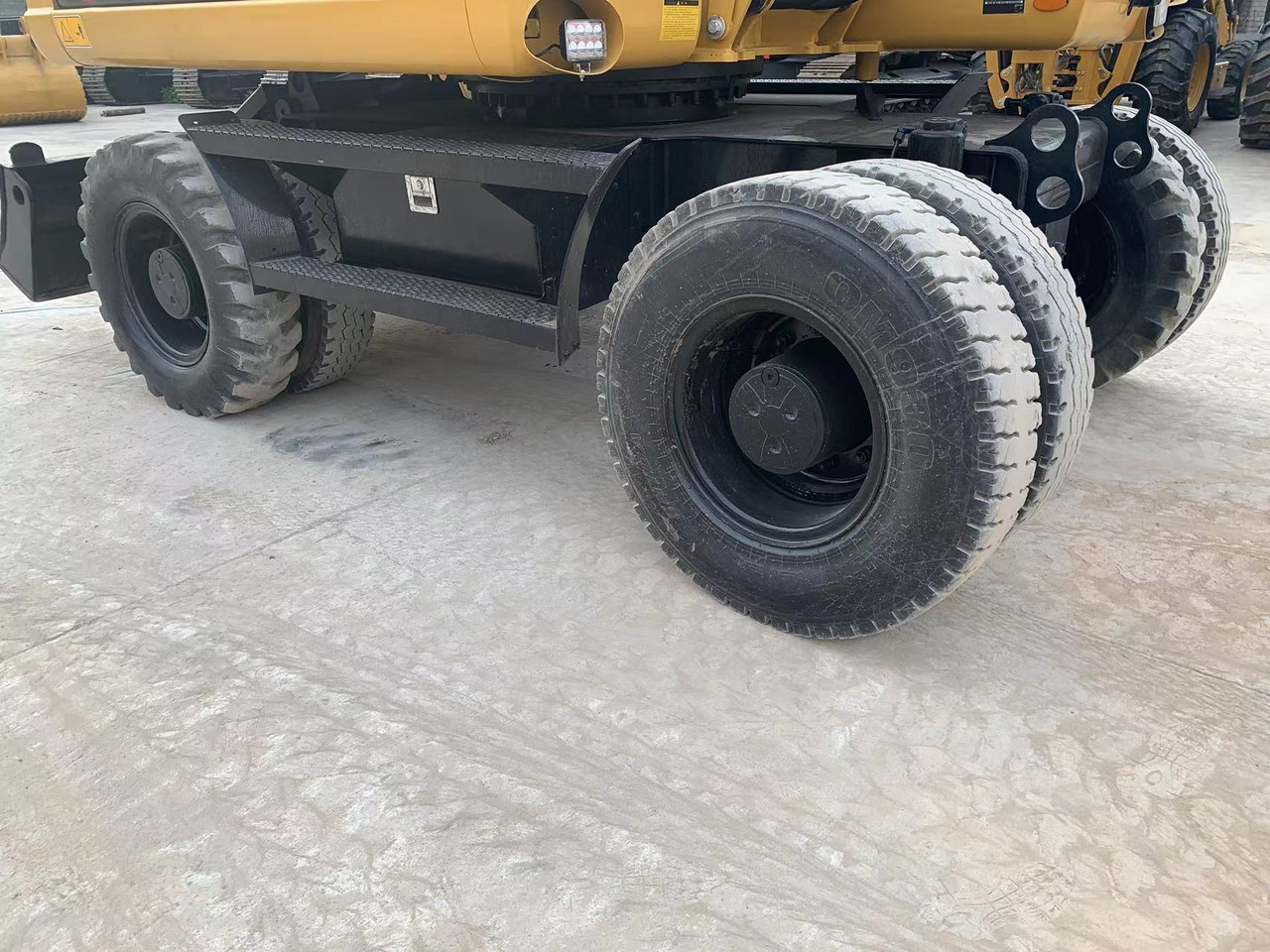 CATERPILLAR 315D - Pelle sur pneus: photos 5 CATERPILLAR 315D - Pelle sur pneus: photos 5