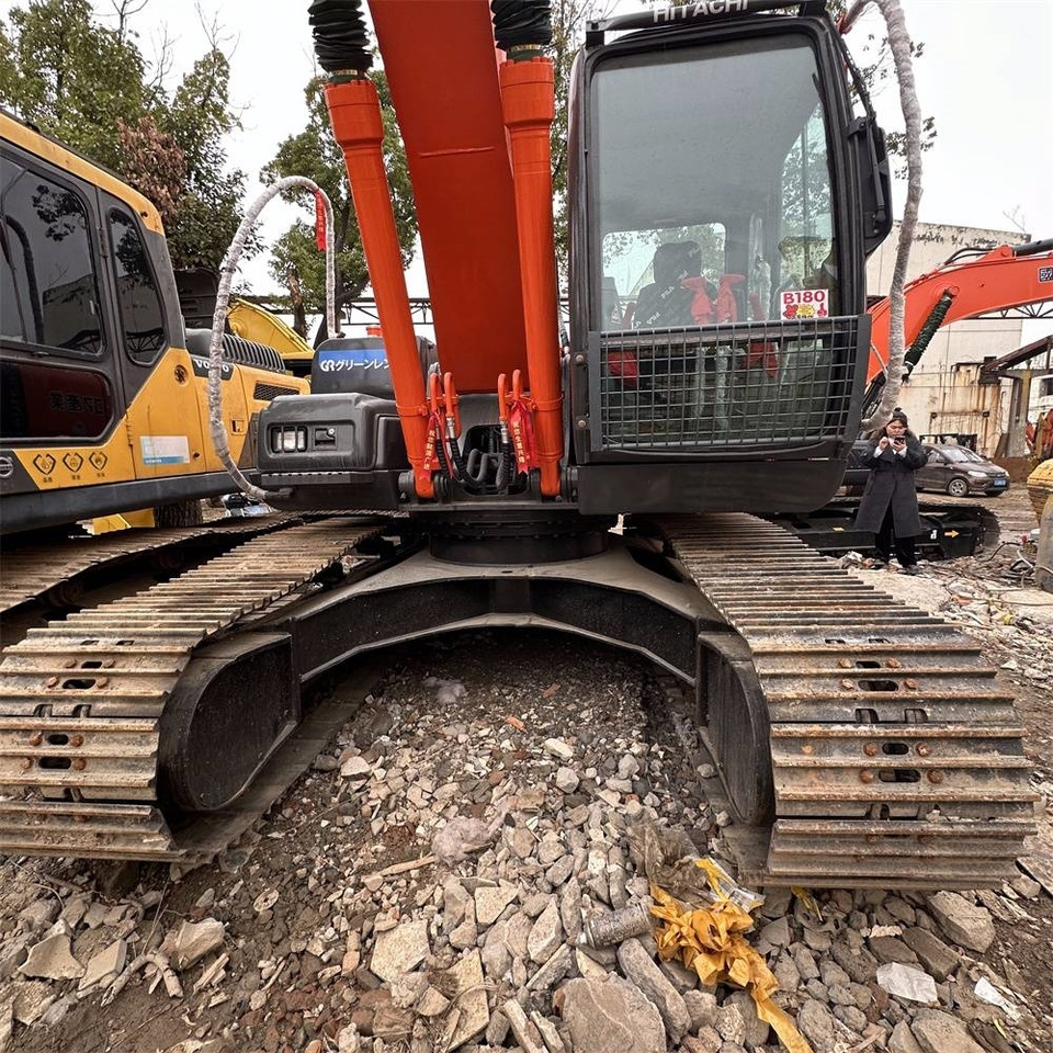 Hitachi ZX 200-3 G - Pelle sur chenille: photos 3 Hitachi ZX 200-3 G - Pelle sur chenille: photos 3