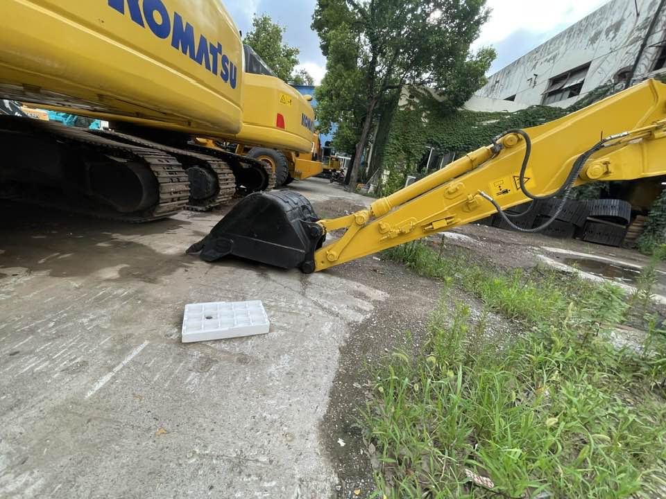 Pelle sur pneus Komatsu PC160LC: photos 10