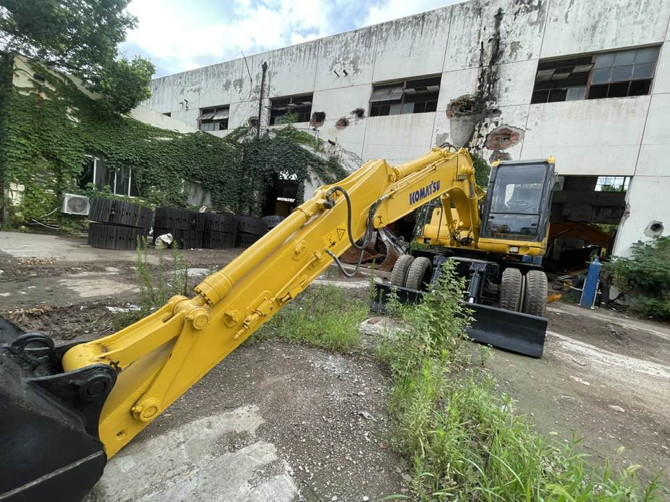 Pelle sur pneus Komatsu PC160LC: photos 16