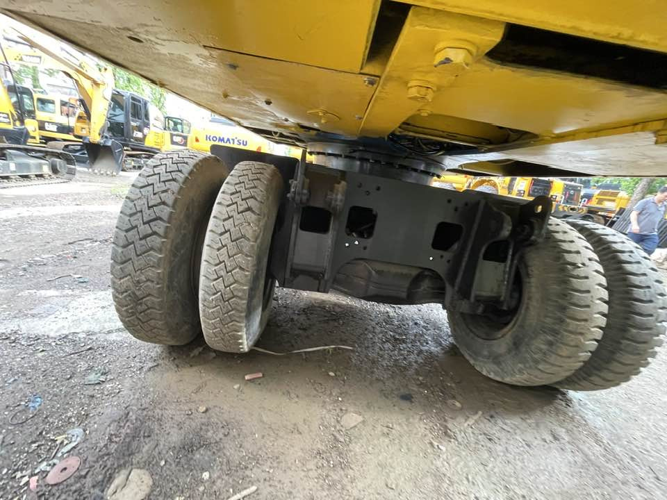 Pelle sur pneus Komatsu PC160LC: photos 9