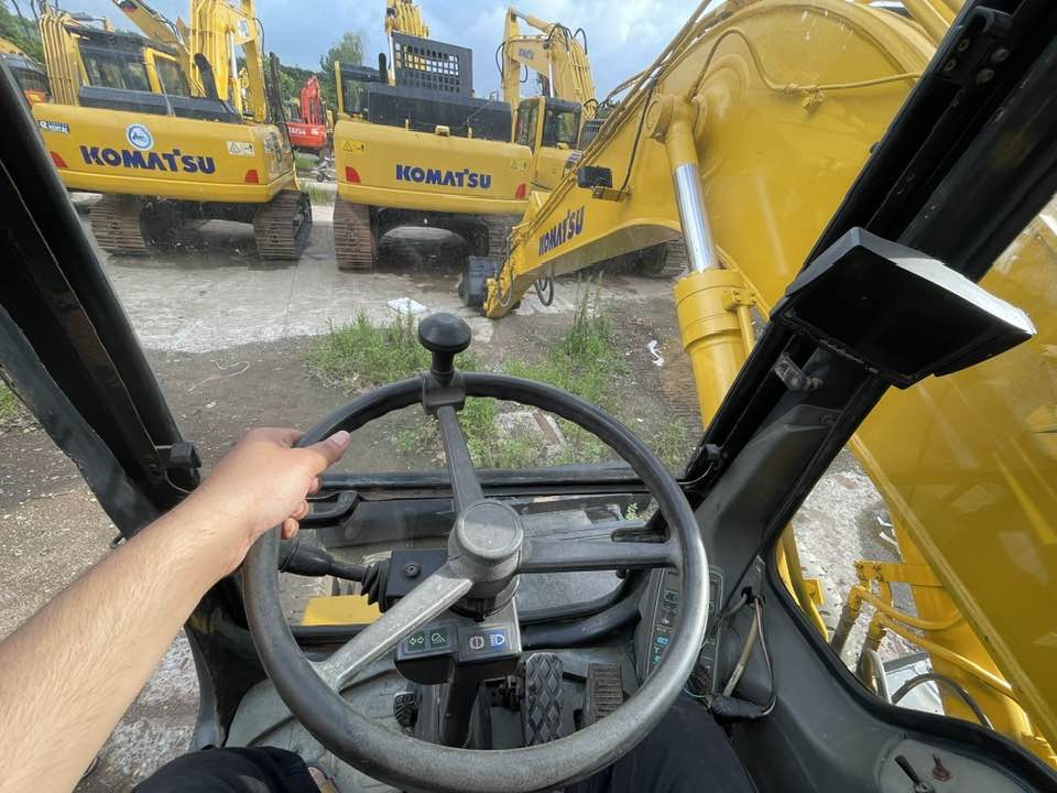 Pelle sur pneus Komatsu PC160LC: photos 11