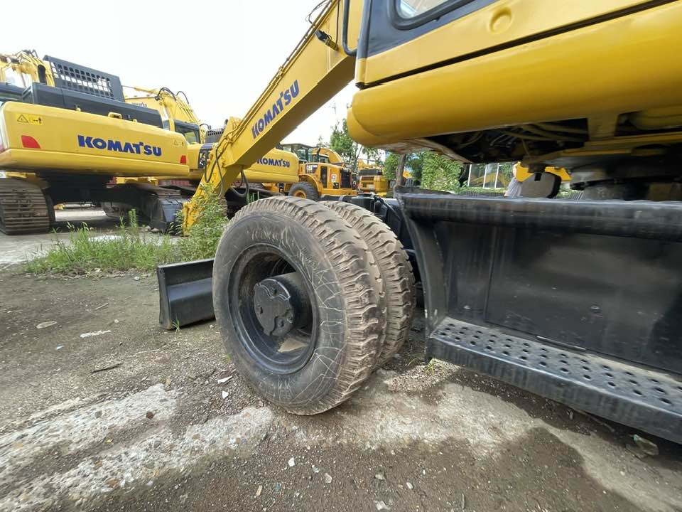 Pelle sur pneus Komatsu PC160LC: photos 14