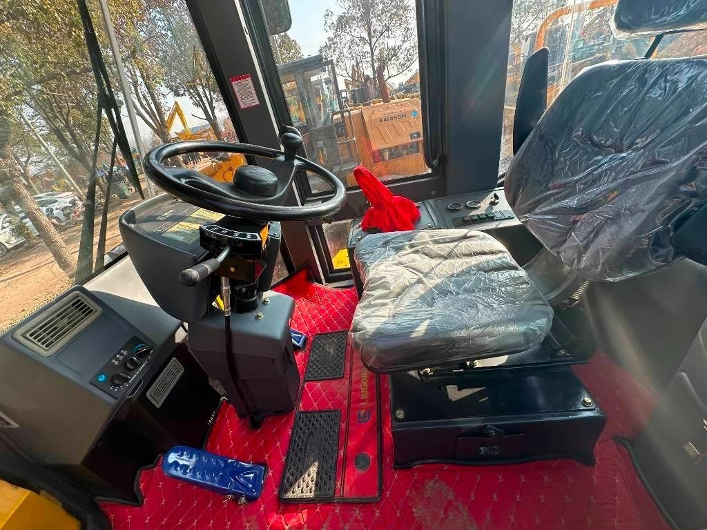 Chargeuse sur pneus Liugong 856 H: photos 7