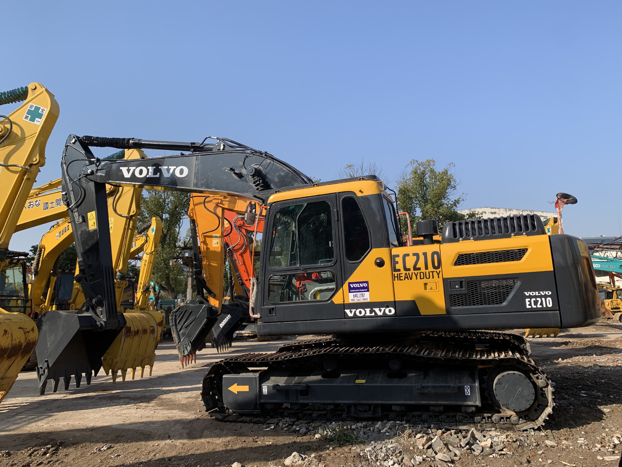 Volvo EC210D - Pelle sur pneus: photos 1 Volvo EC210D - Pelle sur pneus: photos 1