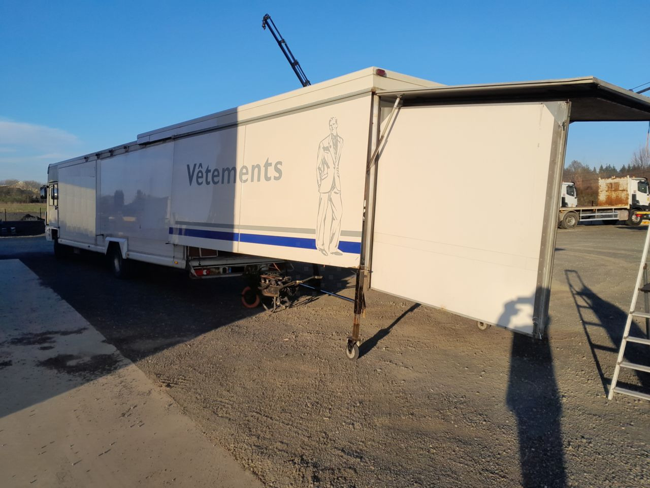 Renault ETAL MOBILE 4x2 Shop Truck - Camion magasin: photos 3 Renault ETAL MOBILE 4x2 Shop Truck - Camion magasin: photos 3