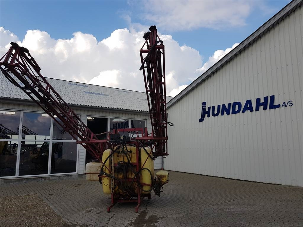 Hardi 1200L, 20 M. MED EL - Pulvé porté: photos 2 Hardi 1200L, 20 M. MED EL - Pulvé porté: photos 2