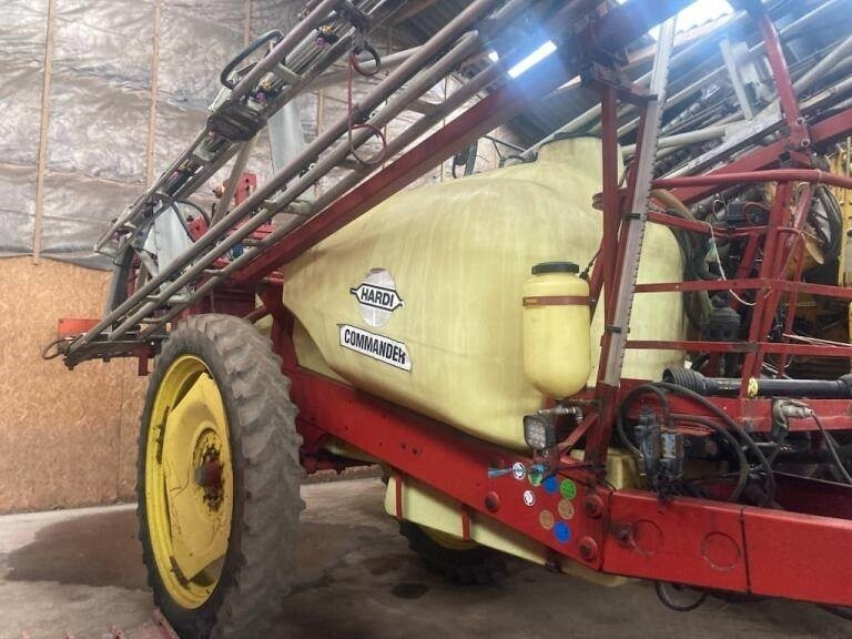 Hardi COMMANDER 4200L - Pulvérisateur traîné: photos 1 Hardi COMMANDER 4200L - Pulvérisateur traîné: photos 1
