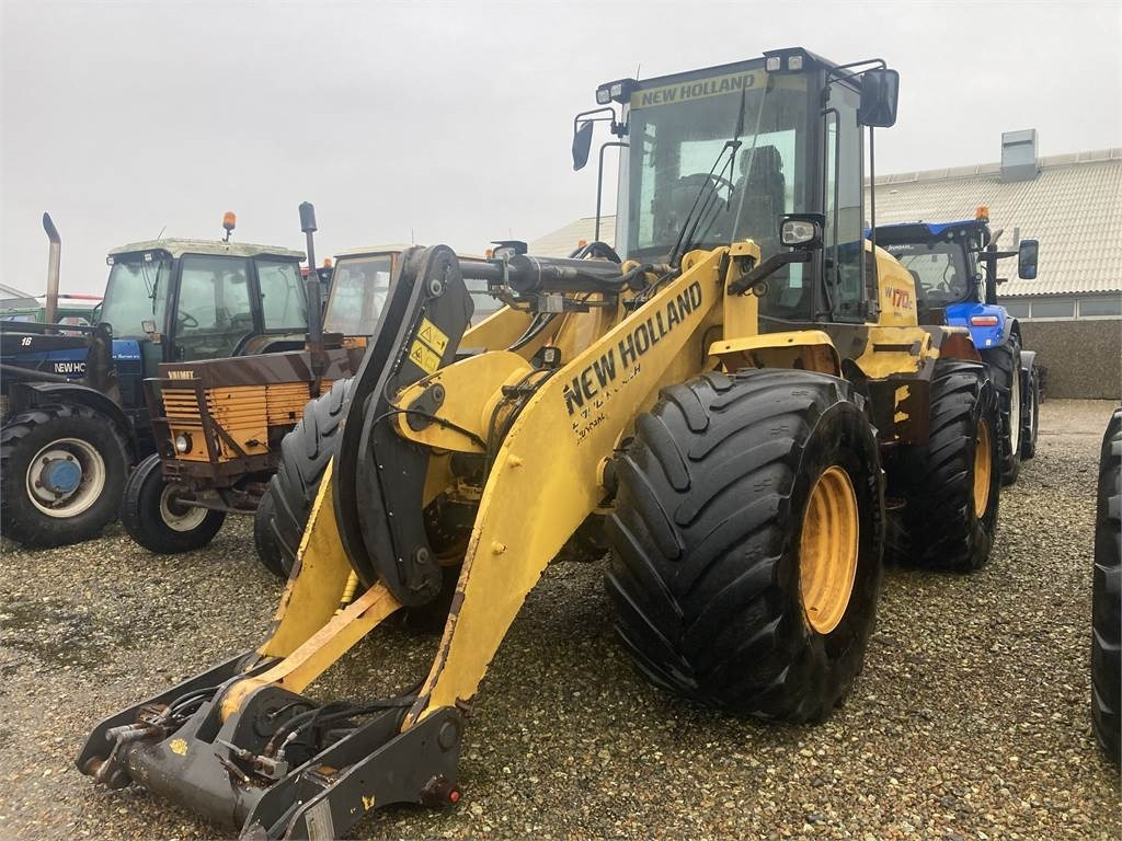 New Holland W170C LR T4B  - Chargeuse sur pneus: photos 1 New Holland W170C LR T4B  - Chargeuse sur pneus: photos 1