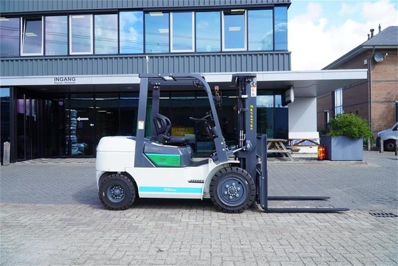 Eurotrac - Chariot élévateur électrique: photos 2 Eurotrac - Chariot élévateur électrique: photos 2