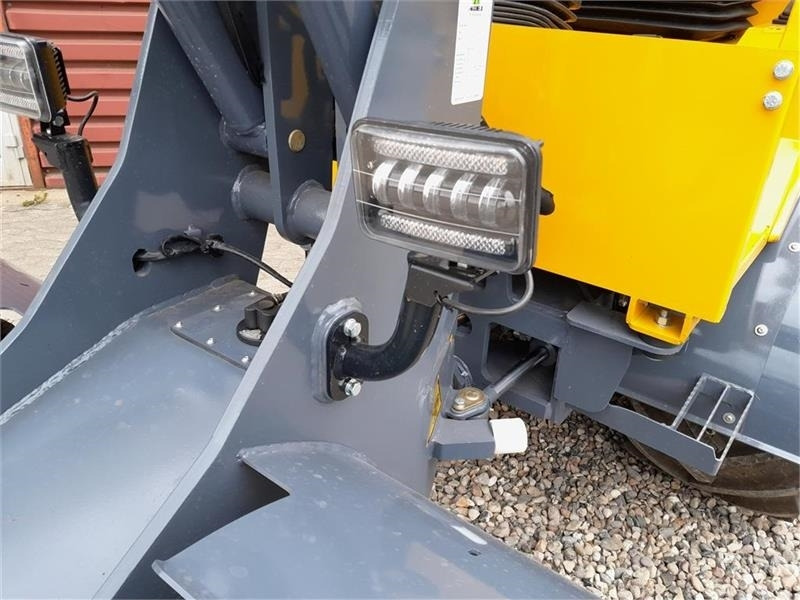 Valet de ferme Eurotrac W12 F XL: photos 16 Valet de ferme Eurotrac W12 F XL: photos 16