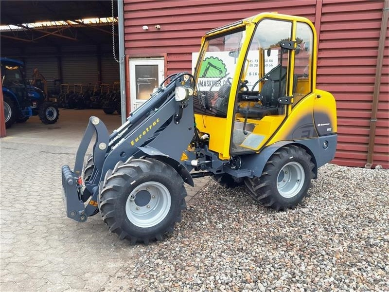Eurotrac W12S med førerhus, skovl og gafler - Valet de ferme: photos 2 Eurotrac W12S med førerhus, skovl og gafler - Valet de ferme: photos 2