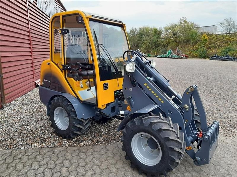 Eurotrac W12S med førerhus, skovl og gafler - Valet de ferme: photos 3 Eurotrac W12S med førerhus, skovl og gafler - Valet de ferme: photos 3