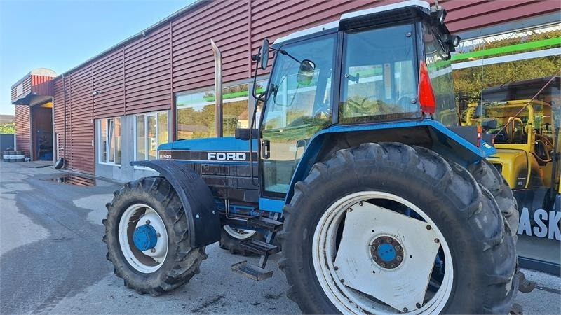 Ford 8240 - Tracteur agricole: photos 2 Ford 8240 - Tracteur agricole: photos 2