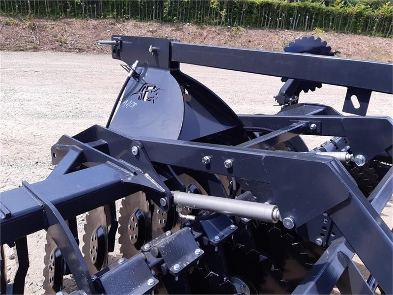 Inter-Tech Diskharve 4 meter J-Maskiner 4 meter med hydraulis - Cover crop: photos 4 Inter-Tech Diskharve 4 meter J-Maskiner 4 meter med hydraulis - Cover crop: photos 4