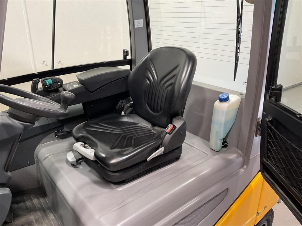 Jungheinrich EFG 425 - Chariot élévateur électrique: photos 5 Jungheinrich EFG 425 - Chariot élévateur électrique: photos 5