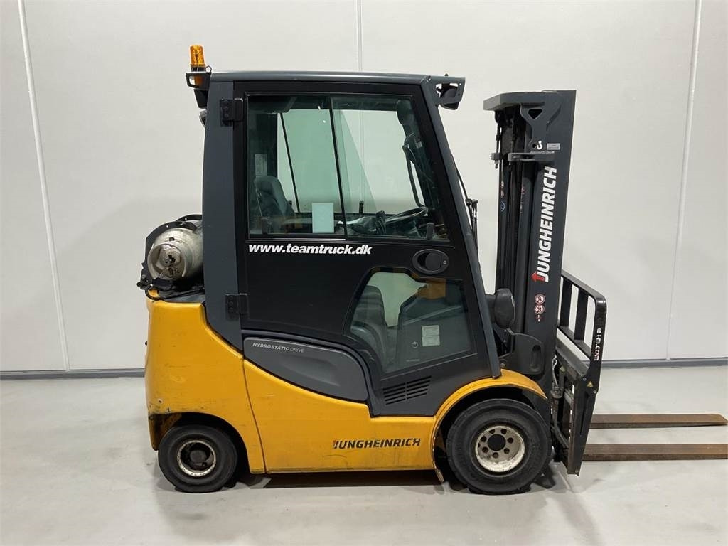 Jungheinrich TFG 320 - Chariot élévateur à gaz: photos 1 Jungheinrich TFG 320 - Chariot élévateur à gaz: photos 1