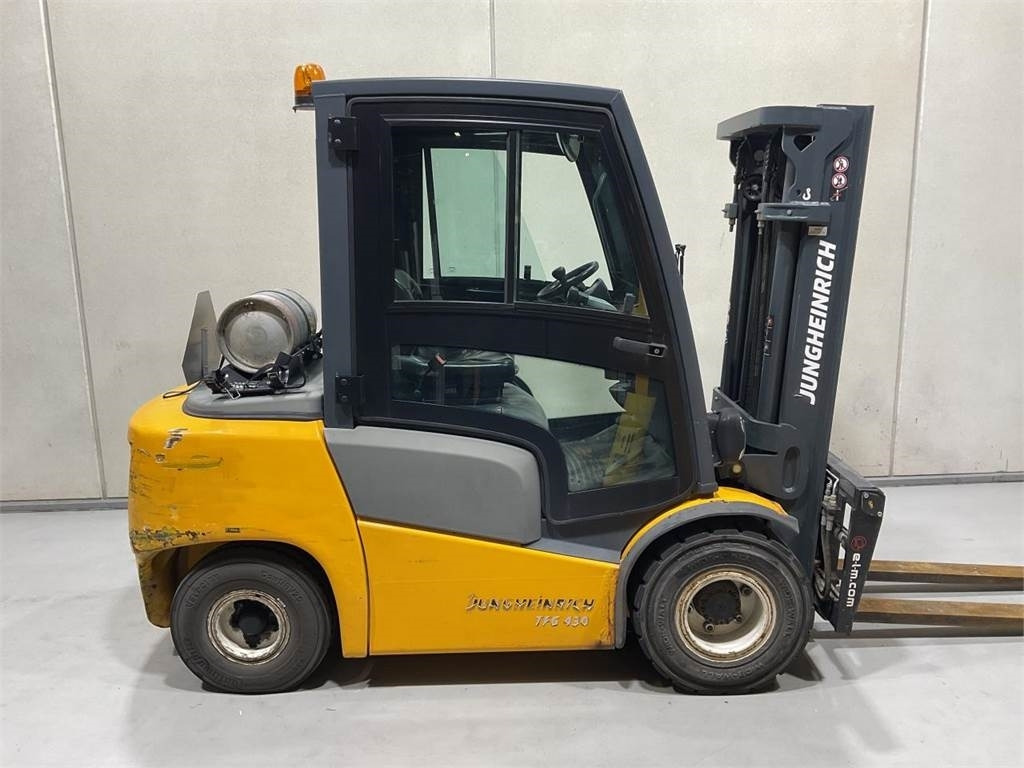 Jungheinrich TFG 430 - Chariot élévateur à gaz: photos 1 Jungheinrich TFG 430 - Chariot élévateur à gaz: photos 1