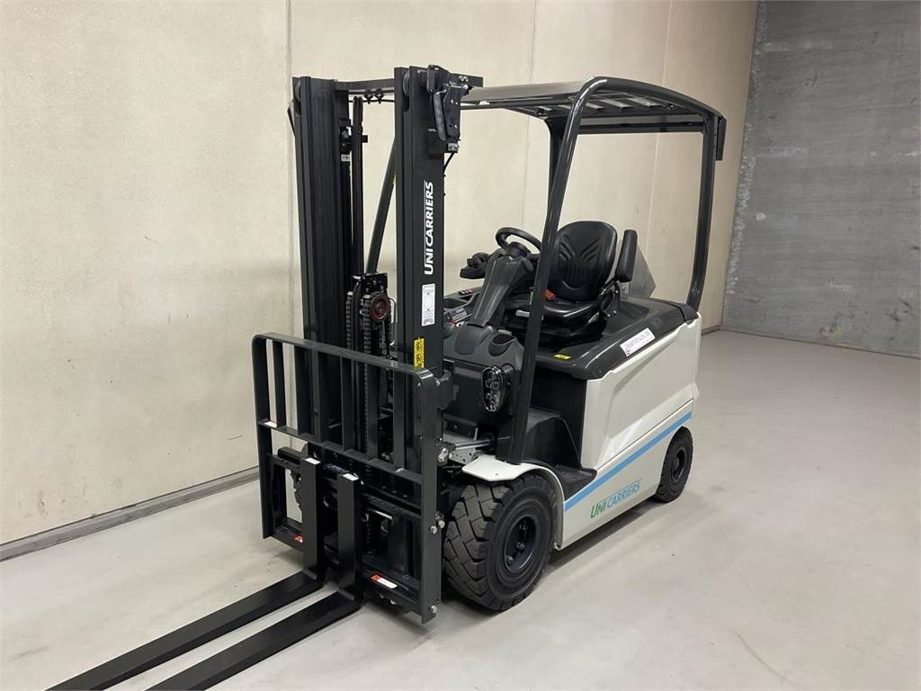 UniCarriers MX 25 - Chariot élévateur électrique: photos 4 UniCarriers MX 25 - Chariot élévateur électrique: photos 4