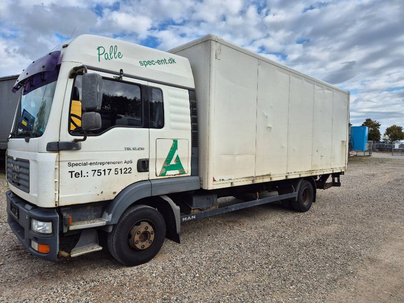 MAN TGL 10 / 12.180 4x2 with lift /ramp - Camion fourgon: photos 1 MAN TGL 10 / 12.180 4x2 with lift /ramp - Camion fourgon: photos 1