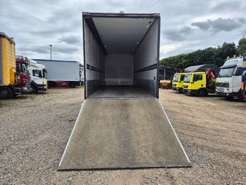 Camion fourgon Scania R 500 8x2 //Rampe// Underboring: photos 14 Camion fourgon Scania R 500 8x2 //Rampe// Underboring: photos 14