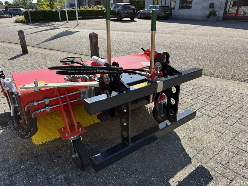 ADLER K600-150 Veegmachine - Balayeuse de voirie: photos 2 ADLER K600-150 Veegmachine - Balayeuse de voirie: photos 2