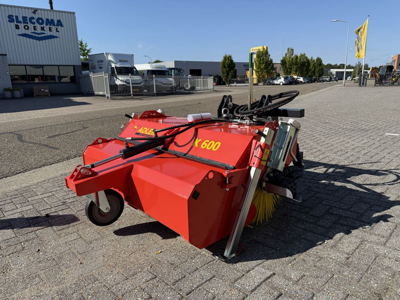 ADLER K600-150 Veegmachine - Balayeuse de voirie: photos 1 ADLER K600-150 Veegmachine - Balayeuse de voirie: photos 1