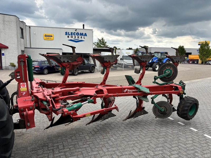 Kverneland LB100 4-Schaar Ploeg met Vorenpakker - Charrue: photos 1 Kverneland LB100 4-Schaar Ploeg met Vorenpakker - Charrue: photos 1