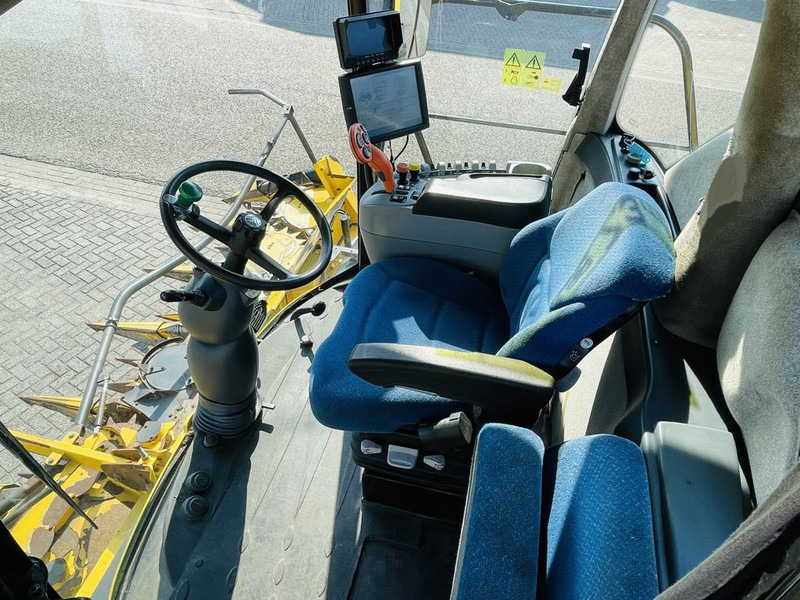 New Holland FR700 Forage Harvester 10 Row header - Ensileuse: photos 3 New Holland FR700 Forage Harvester 10 Row header - Ensileuse: photos 3