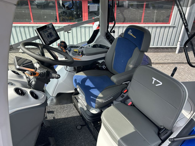 New Holland T7.300 AC New Gen Blue Power DEMO - Tracteur agricole: photos 5 New Holland T7.300 AC New Gen Blue Power DEMO - Tracteur agricole: photos 5