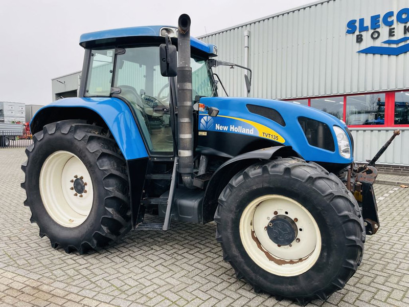 New Holland TVT 135 Transmissie CVT fronthef pto - Tracteur agricole: photos 4 New Holland TVT 135 Transmissie CVT fronthef pto - Tracteur agricole: photos 4